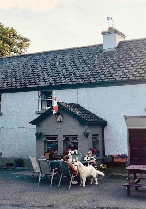 Tom Rocky'S Farmyard Villa Templemore Exterior photo