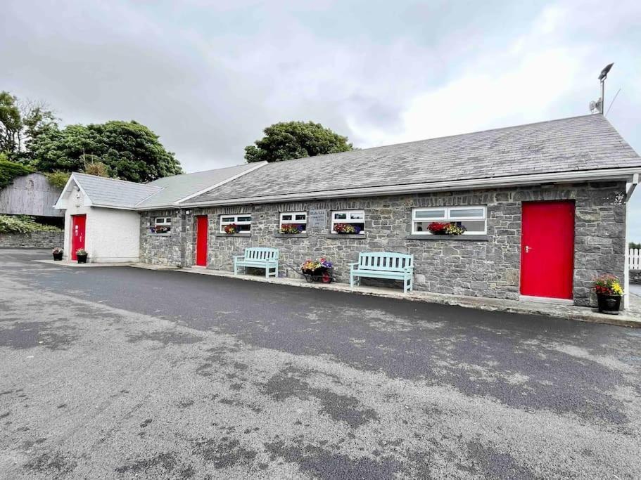 Tom Rocky'S Farmyard Villa Templemore Exterior photo